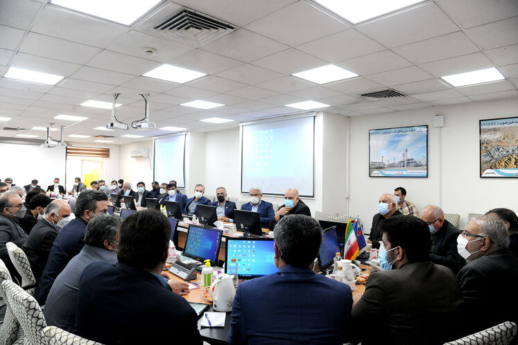 نشست وزیر نفت با مسئولان و مدیران ارشد صنعت نفت در خوزستان