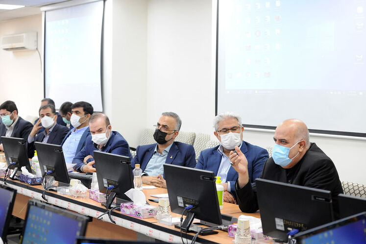 نشست وزیر نفت با مسئولان و مدیران ارشد صنعت نفت در خوزستان