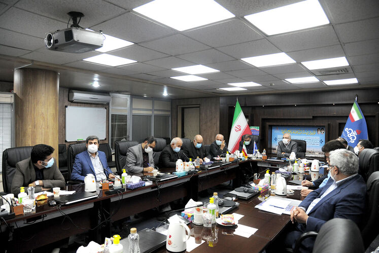 نشست وزیر نفت با مسئولان و مدیران ارشد صنعت نفت در خوزستان