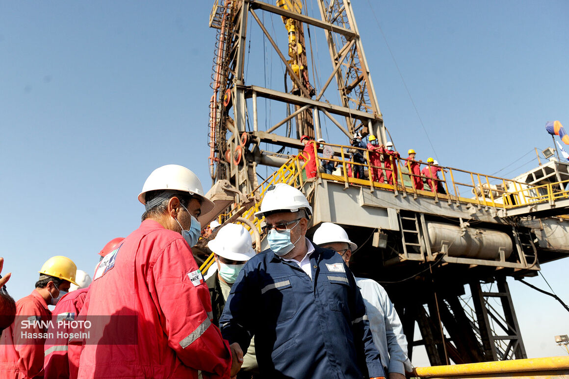بازدید وزیر نفت از تأسیسات و مناطق عملیاتی صنعت نفت در خوزستان