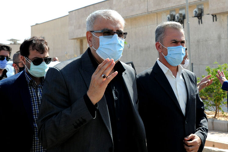 بازدید جواد اوجی، وزیر نفت از طرح توسعه میدان نفتی آذر