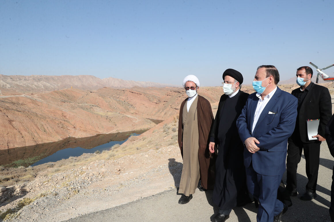 رئیسجمهوری بر تکمیل پروژههای نیمهتمام تأکید کرد رئیسجمهوری بر تکمیل پروژههای نیمهتمام تأکید کرد