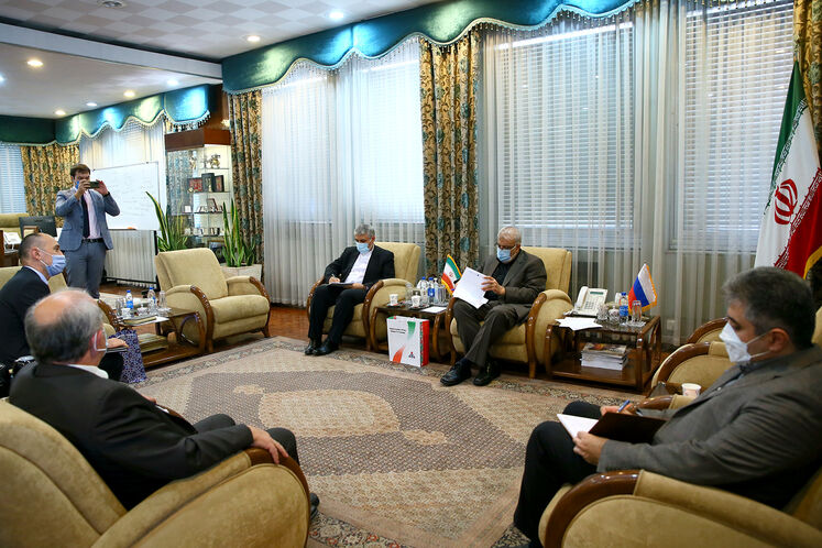 دیدار جواد اوجی، وزیر نفت با لوان جاگاریان، سفیر فدراسیون روسیه در تهران