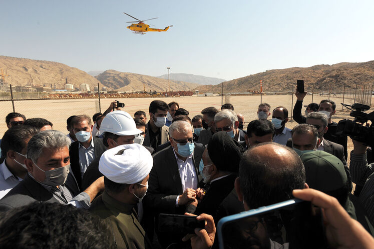 بازدید جواد اوجی، وزیر نفت از طرح در حال اجرای پتروشیمی گچساران
