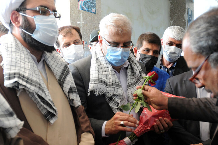 حضور جواد اوجی، وزیر نفت در گلزار شهدای شهرستان باشت