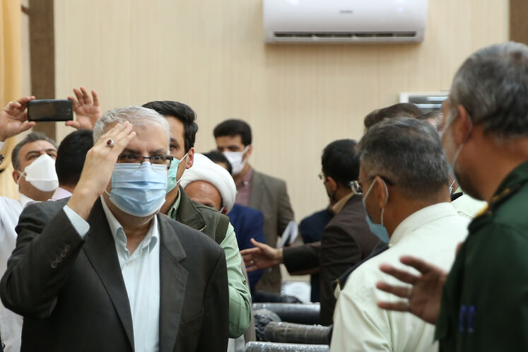 حضور جواد اوجی، وزیر نفت در نشست شورای اداری فیروزآباد، فراشبند، قیر و کارزین