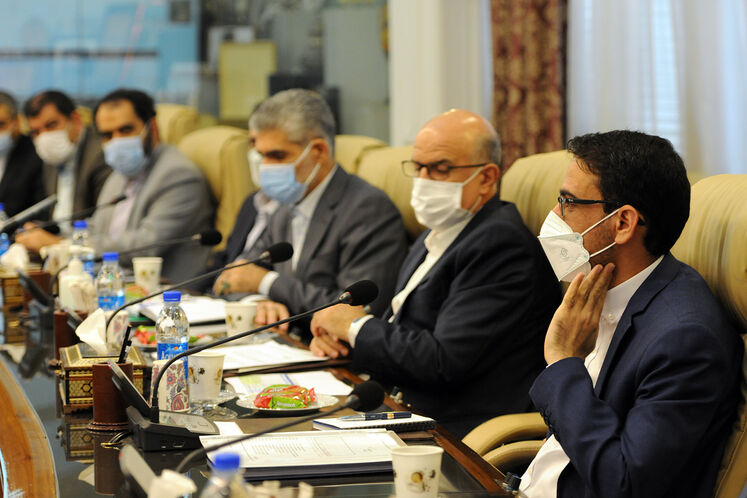 نشست شورای معاونان وزارت نفت با حضور جواد اوجی، وزیر نفت