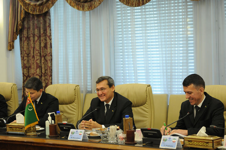 دیدار جواد اوجی ،وزیر نفت با رشید مرادف، وزیر امور خارجه ترکمنستان
