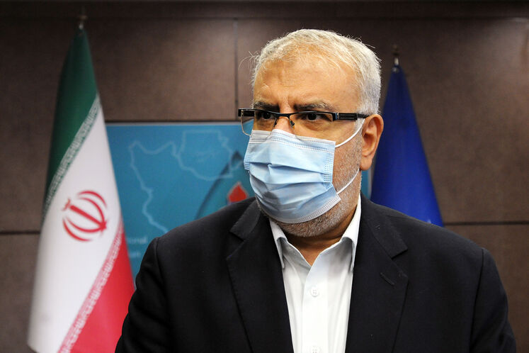 گفت‌وگوی جواد اوجی، وزیر نفت با خبرنگاران در حاشیه بازدید از ستاد شرکت ملی پخش فرآورده‌های نفتی ایران