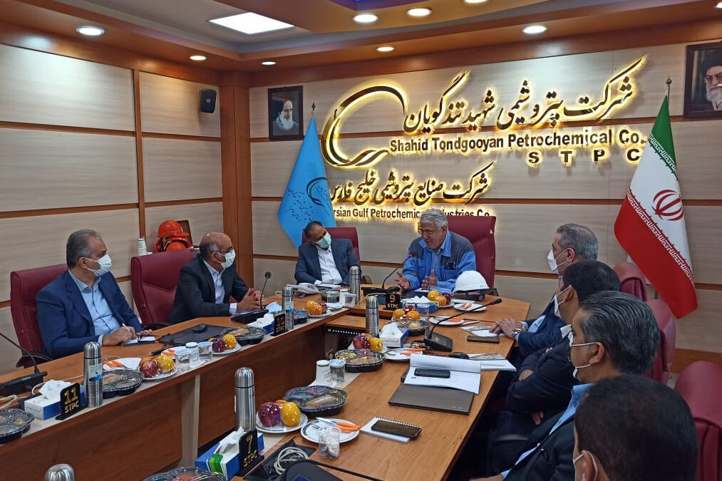 کل محصولات پتروشیمی شهید تندگویان در داخل عرضه میشود کل محصولات پتروشیمی شهید تندگویان در داخل عرضه میشود