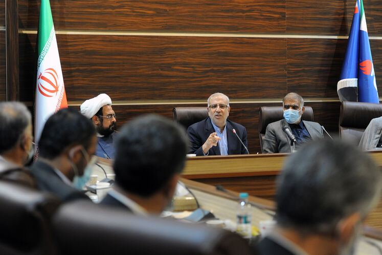 نشست جواد اوجی، وزیر نفت و معاونانش با رئیس و اعضای کمیسیون انرژی مجلس شورای اسلامی