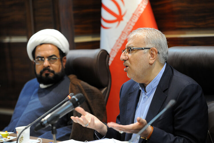 جواد اوجی، وزیر نفت و مجید ناصری‌نژاد، نماینده شادگان در مجلس شورای اسلامی