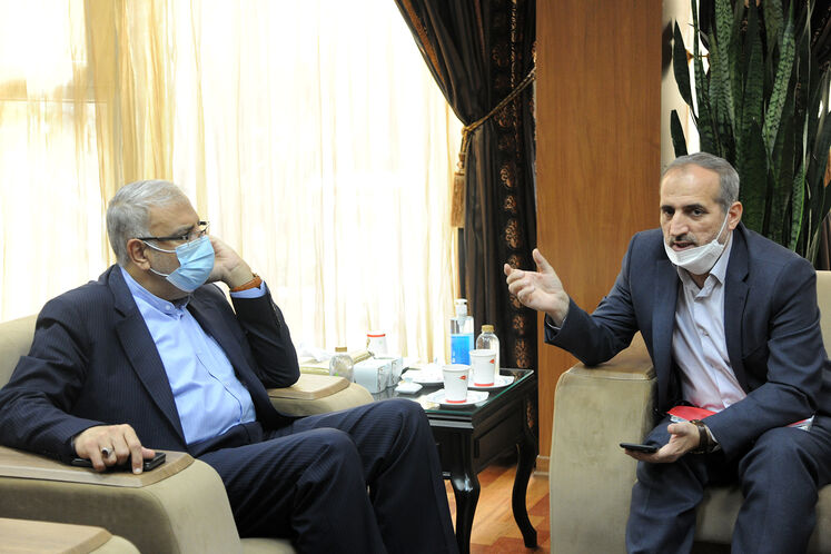 از راست: مجید چگنی، معاون وزیر نفت در امور گاز و جواد اوجی، وزیر نفت