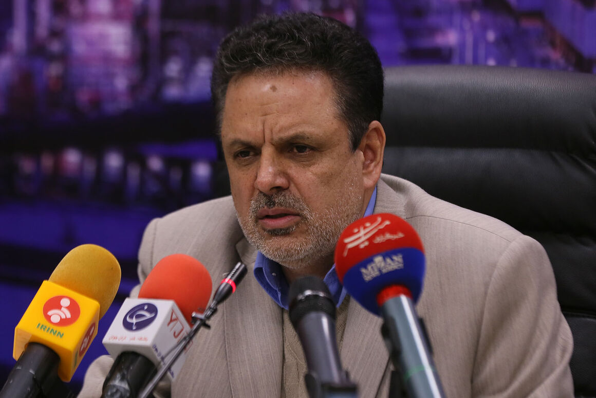 برنامه دولت برای کاهش مصرف روزانه ۱۰ میلیون لیتر بنزین برنامه دولت برای کاهش مصرف روزانه ۱۰ میلیون لیتر بنزین