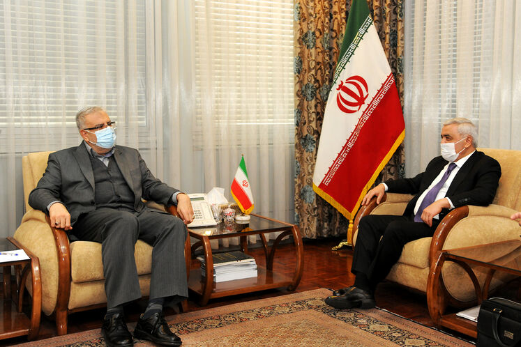 رونق عبدالله‌یف، مدیرعامل شرکت ملی نفت آذربایجان (سوکار) و جواد اوجی، وزیر نفت