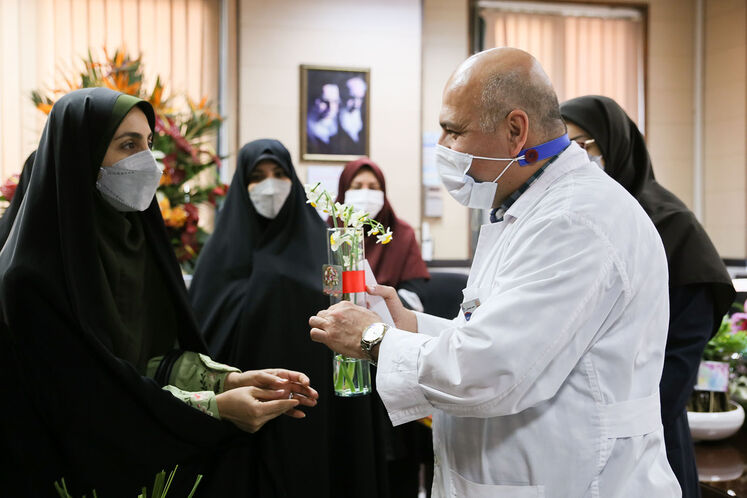بازدید مشاور وزیر نفت در امور زنان وزارت نفت از بیمارستان صنعت نفت تهران