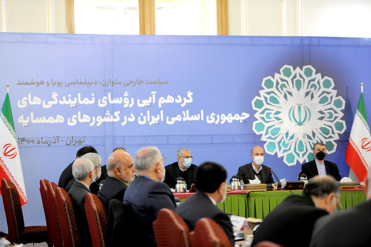 حضور جواد اوجی، وزیر نفت در گردهمایی رؤسای نمایندگی‌های جمهوری اسلامی ایران در کشورهای همسایه 