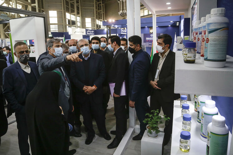 بازدید جواد اوجی، وزیر نفت از نمایشگاه دستاوردهای جهاد دانشگاهی