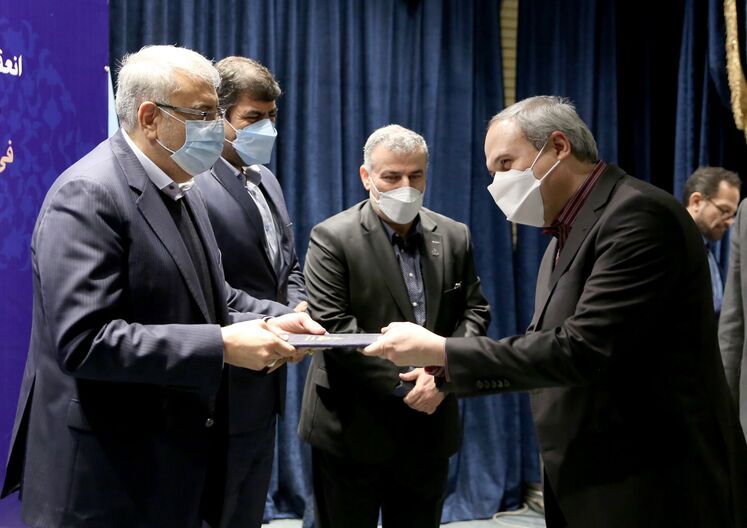 تجلیل از حامیان دانش فنی ایرانی و پژوهشگران برتر با حضور جواد اوجی، وزیر نفت