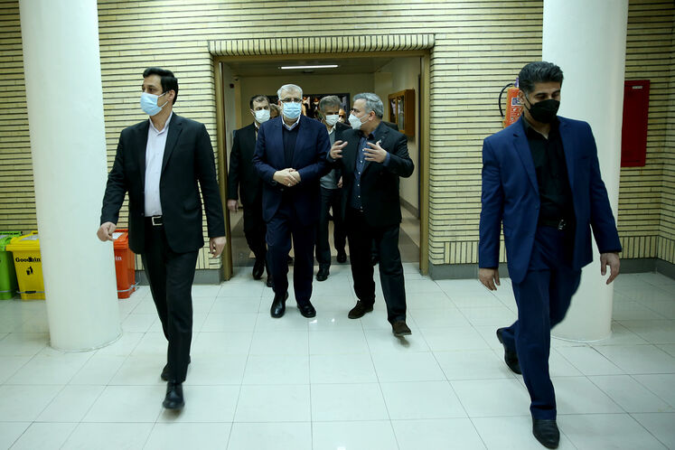 حضور جواد اوجی، وزیر نفت در پژوهشگاه پلیمر شرکت پژوهش و فناوری پتروشیمی در تهران