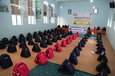 توزیع بیش از ۴ هزار بسته آموزشی میان دانش‌آموزان شهرستان‌های نفت‌خیز فارس