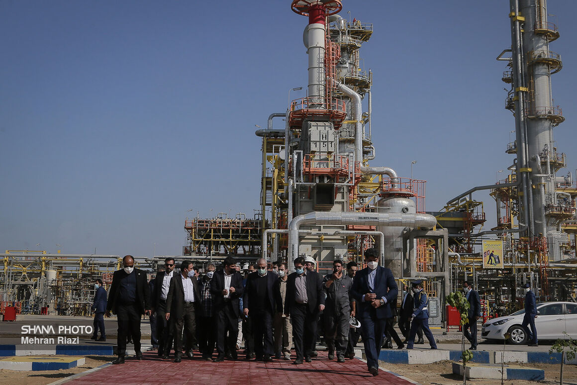 بازدید وزیر نفت از پروژه پالایشگاه پارس بهین پالایش نفت قشم