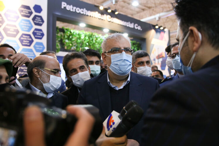 بازدید جواد اوجی، وزیر نفت از غرفه‌های پانزدهمین نمایشگاه بین‌المللی ایران‌پلاست