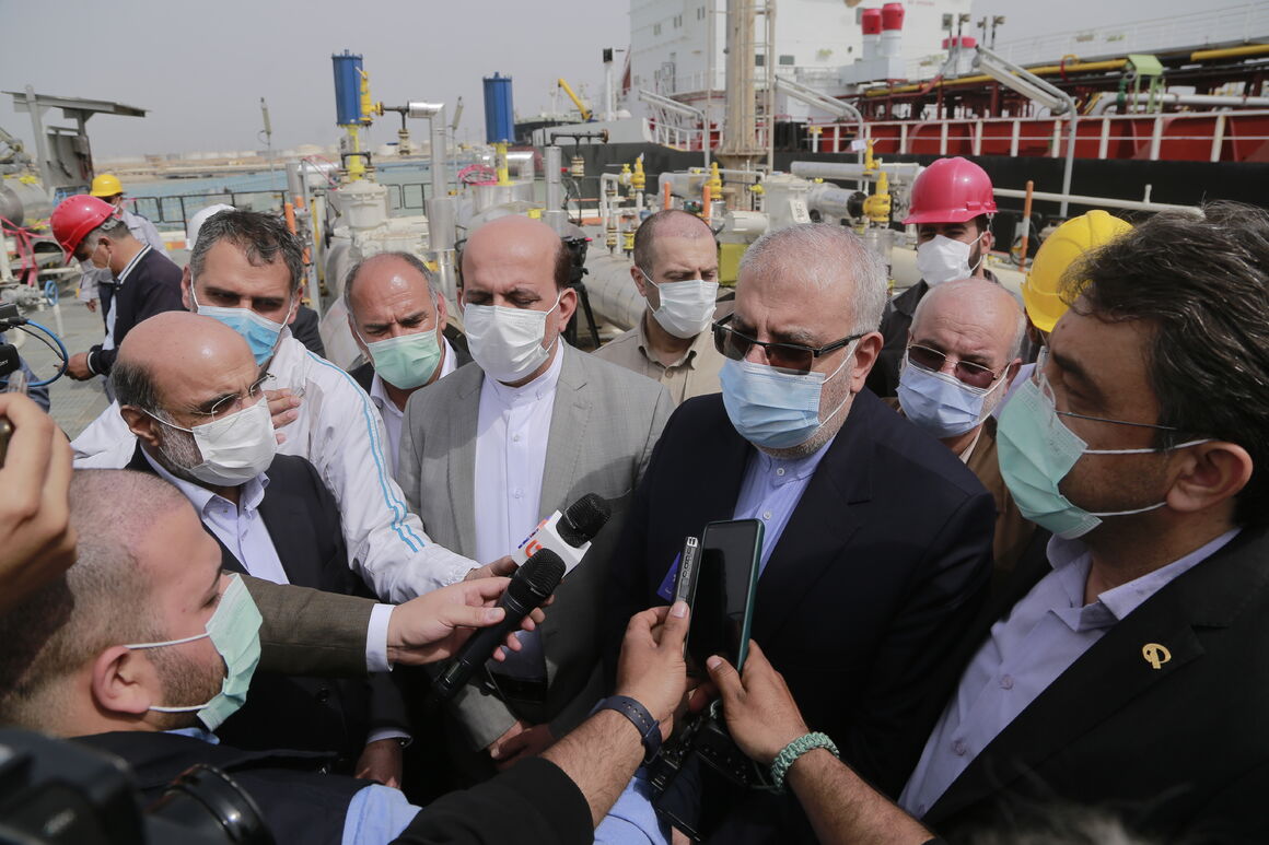 Iran Tapping Capacity of Banks, Holdings to Finance Oil Projects Iran Tapping Capacity of Banks, Holdings to Finance Oil Projects