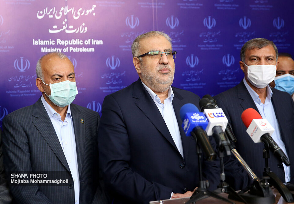 هیچگاه منتظر مذاکرات نماندیم/ در ۱۴۰۱ قراردادهایی تازه برای توسعه میدانهای مشترک بهویژه غرب کارون امضا میشود هیچگاه منتظر مذاکرات نماندیم/ در ۱۴۰۱ قراردادهایی تازه برای توسعه میدانهای مشترک بهویژه غرب کارون امضا میشود