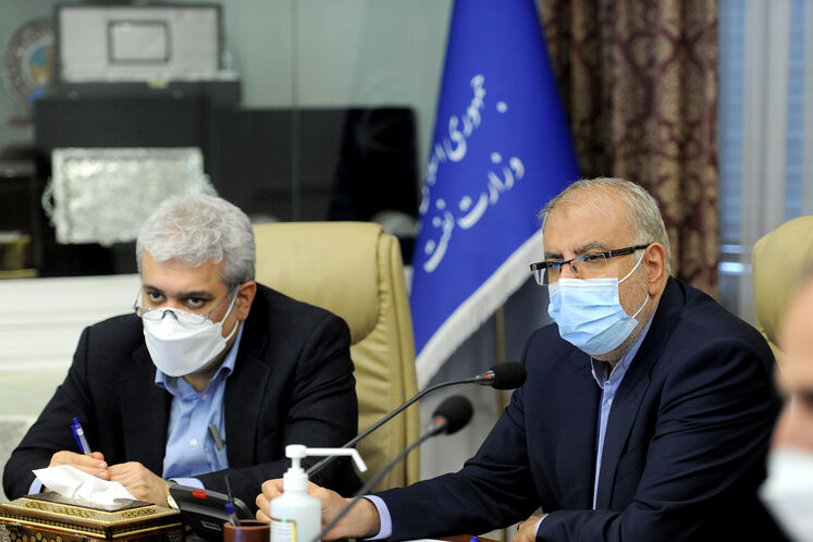 از راست: جواد اوجی، وزیر نفت و سورنا ستاری، معاون علمی و فناوری رئیس‌جمهوری