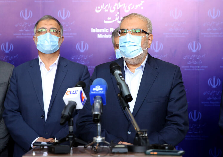 جواد اوجی، وزیر نفت در جمع خبرنگاران