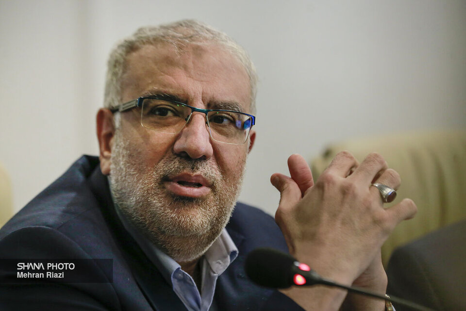 وزیر نفت امشب در برنامه «صف اول» حاضر میشود وزیر نفت امشب در برنامه «صف اول» حاضر میشود