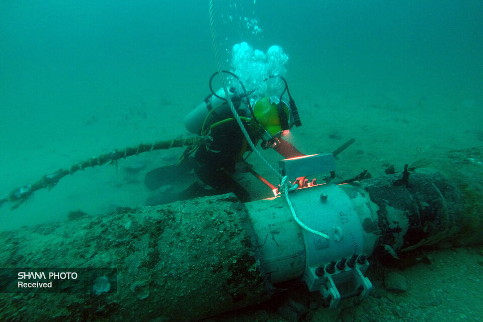 عبور خط لوله گاز ۳۰ اینچی از زیر آب برای نخستینبار در خاورمیانه عبور خط لوله گاز ۳۰ اینچی از زیر آب برای نخستینبار در خاورمیانه