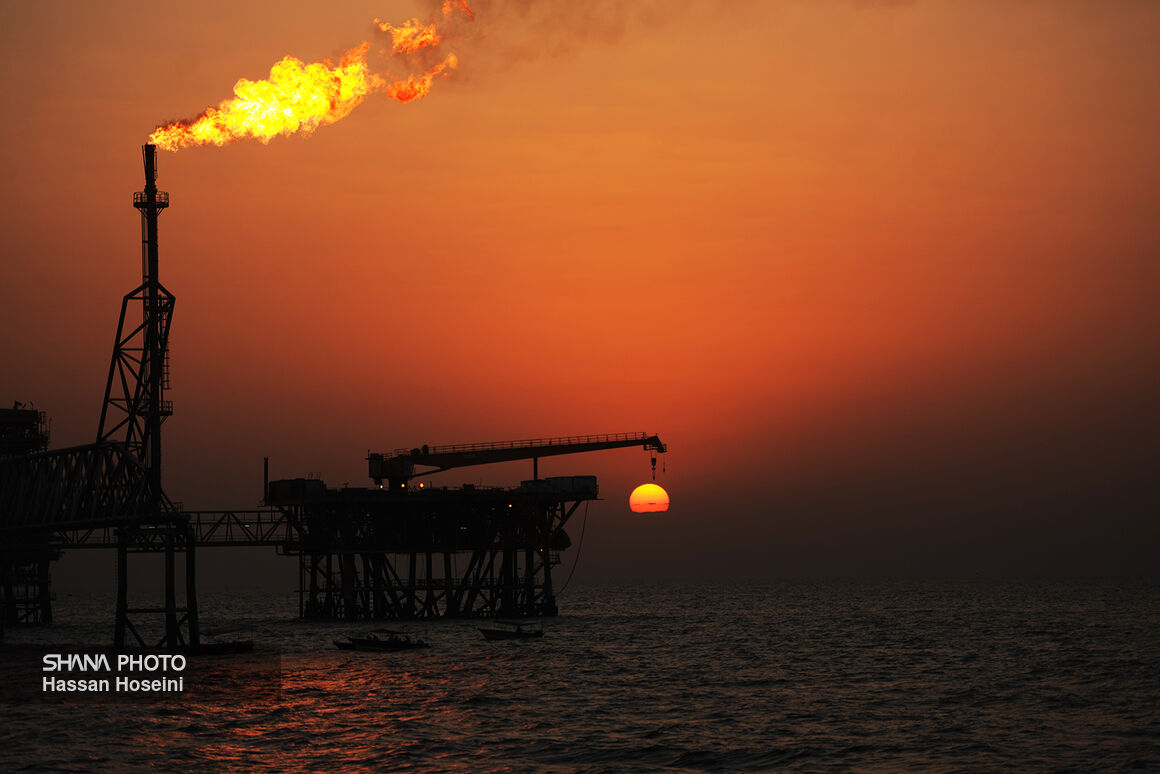 پایه‌های مستحکم صنعت نفت بر خلیجِ همیشه فارس