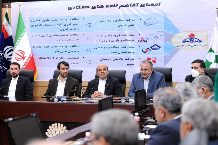امضای تفاهم‌نامه شرکت ملی نفت ایران با ۸ هلدینگ پتروشیمی