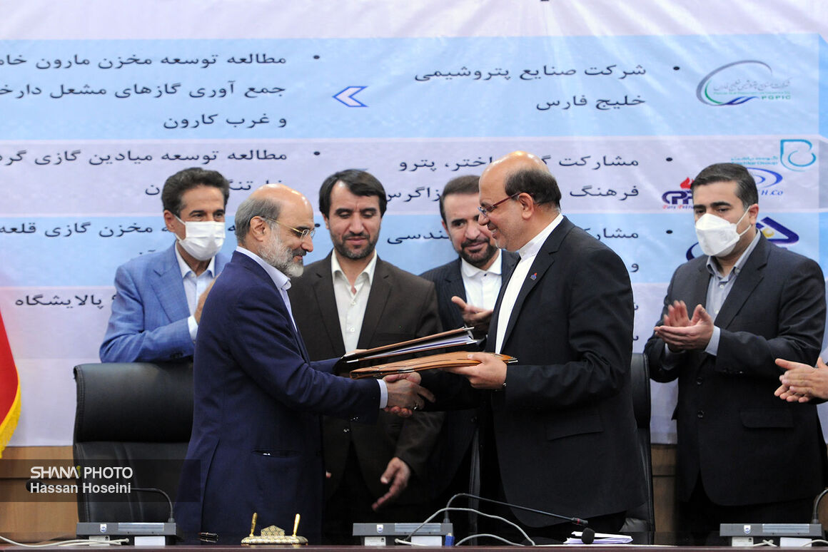 امضای تفاهم‌نامه همکاری شرکت ملی نفت ایران با هلدینگ‌های پتروشیمی کشور