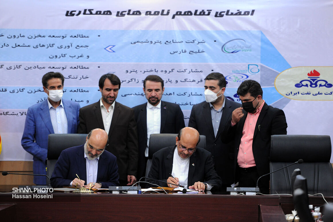 امضای تفاهم‌نامه همکاری شرکت ملی نفت ایران با هلدینگ‌های پتروشیمی کشور