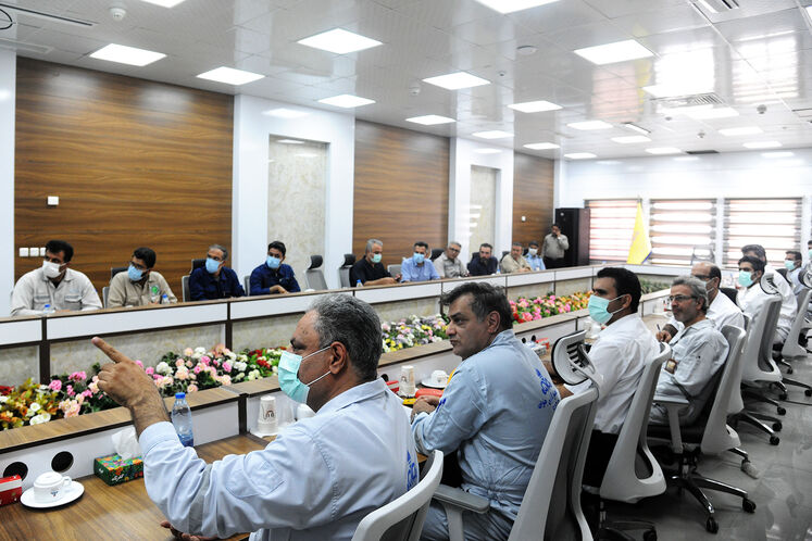 نشست روزانه مدیران پالایشگاه یازدهم مجتمع گاز پارس جنوبی برای بررسی روند تعمیرات دورهای و اساسی