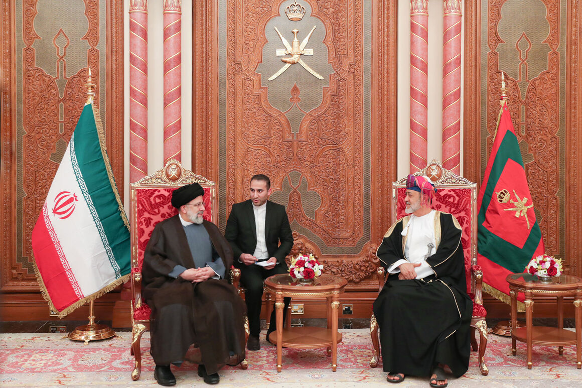 Raisi Says Iran, Oman Eager to Expand Ties, Underlines Investment in Energy Sector