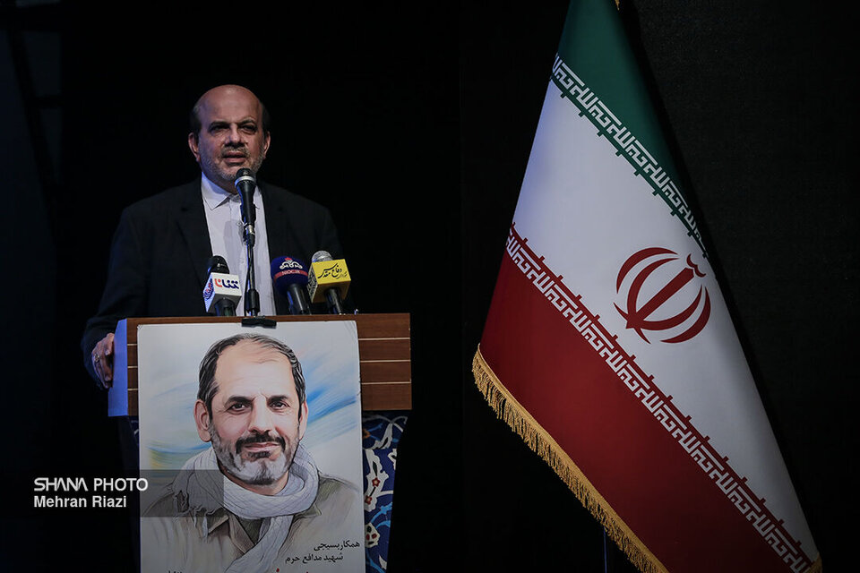 ادامه راه شهدا ما را به فتح قلههای اقتصادی میرساند ادامه راه شهدا ما را به فتح قلههای اقتصادی میرساند