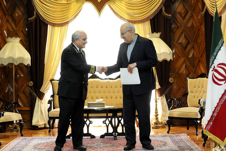 جواد اوجی، وزیر نفت و لوان جاگاریان، سفیر روسیه در تهران