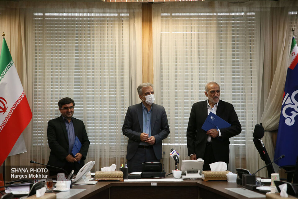 آیین تکریم و معارفه رئیس پژوهشگاه صنعت نفت برگزار شد آیین تکریم و معارفه رئیس پژوهشگاه صنعت نفت برگزار شد