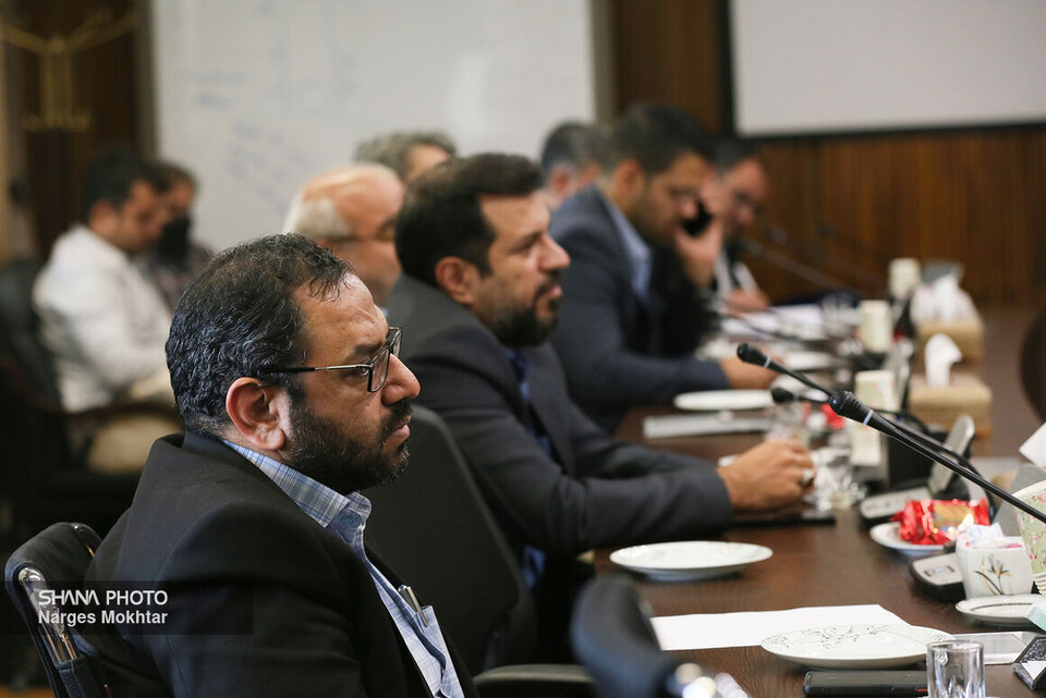 تحول کشور و رشد اقتصاد منوط به حرکت در مسیر دانش است تحول کشور و رشد اقتصاد منوط به حرکت در مسیر دانش است