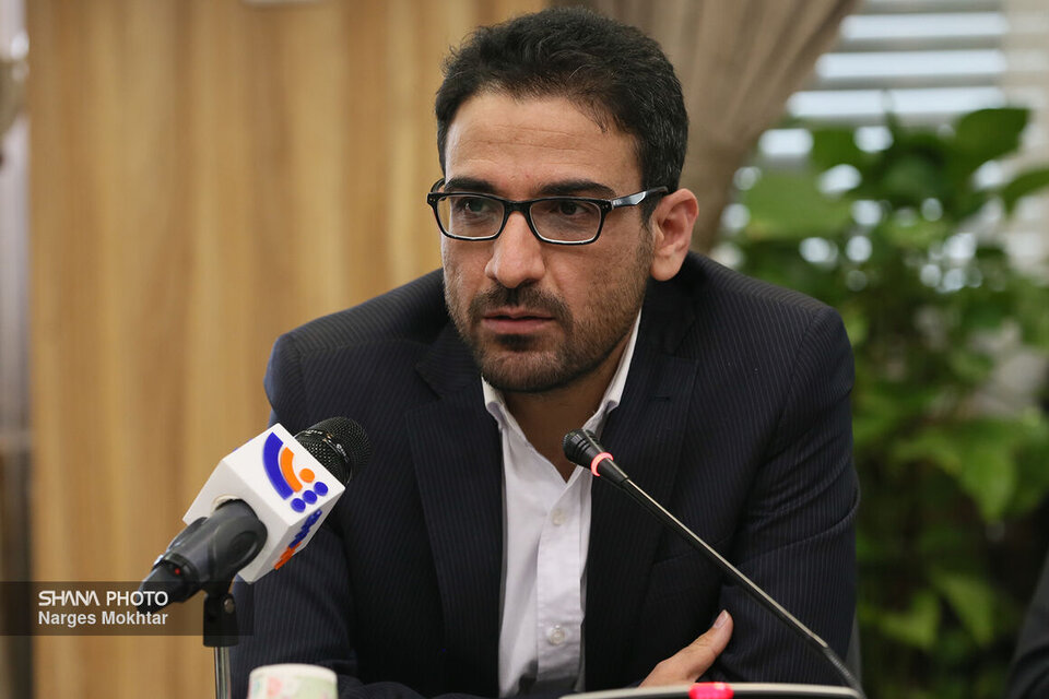 مسیر پژوهش و فناوری باید به بازار کالا و خدمات باز شود مسیر پژوهش و فناوری باید به بازار کالا و خدمات باز شود