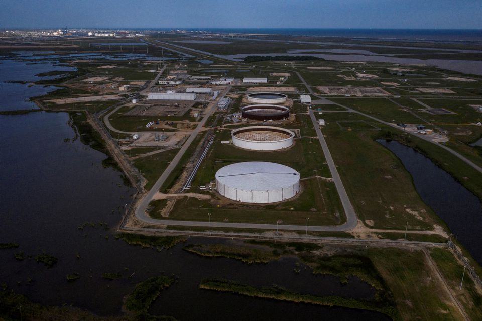 آمریکا ۴۵ میلیون بشکه نفت دیگر از ذخیره‌سازی‌های راهبردی برداشت می‌کند