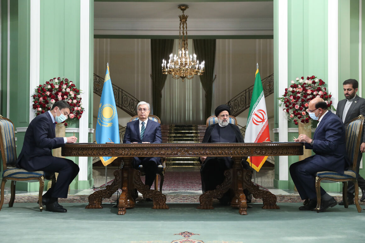 امضای تفاهم‌نامه همکاری‌های نفتی و گازی در حضور رؤسای‌ جمهوری ایران و قزاقستان