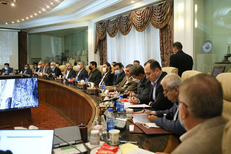 نشست مشترک مدیران عامل شرکت های خصوصی خصولتی پالایشگاههای کشور با وزیر نفت