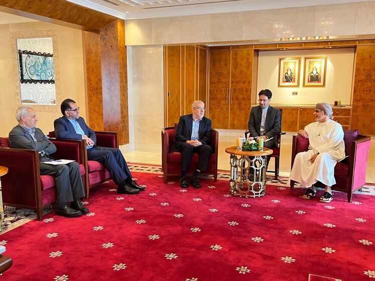 دیدار و گفت‌وگوی جواد اوجی، وزیر نفت و محمد بن حمد الرمحی، وزیر نفت عمان در مسقط