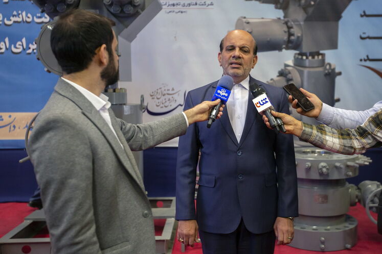 محسن خجسته‌مهر، مدیرعامل شرکت ملی نفت ایران در جمع خبرنگاران