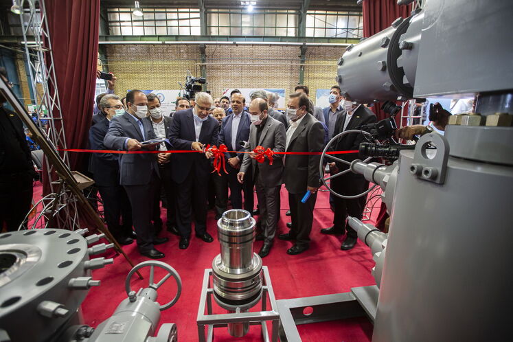 آیین رونمایی از تجهیزات سرچاهی با فشار کاری ۱۵ هزار پام با حضور جواد اوجی، وزیر نفت